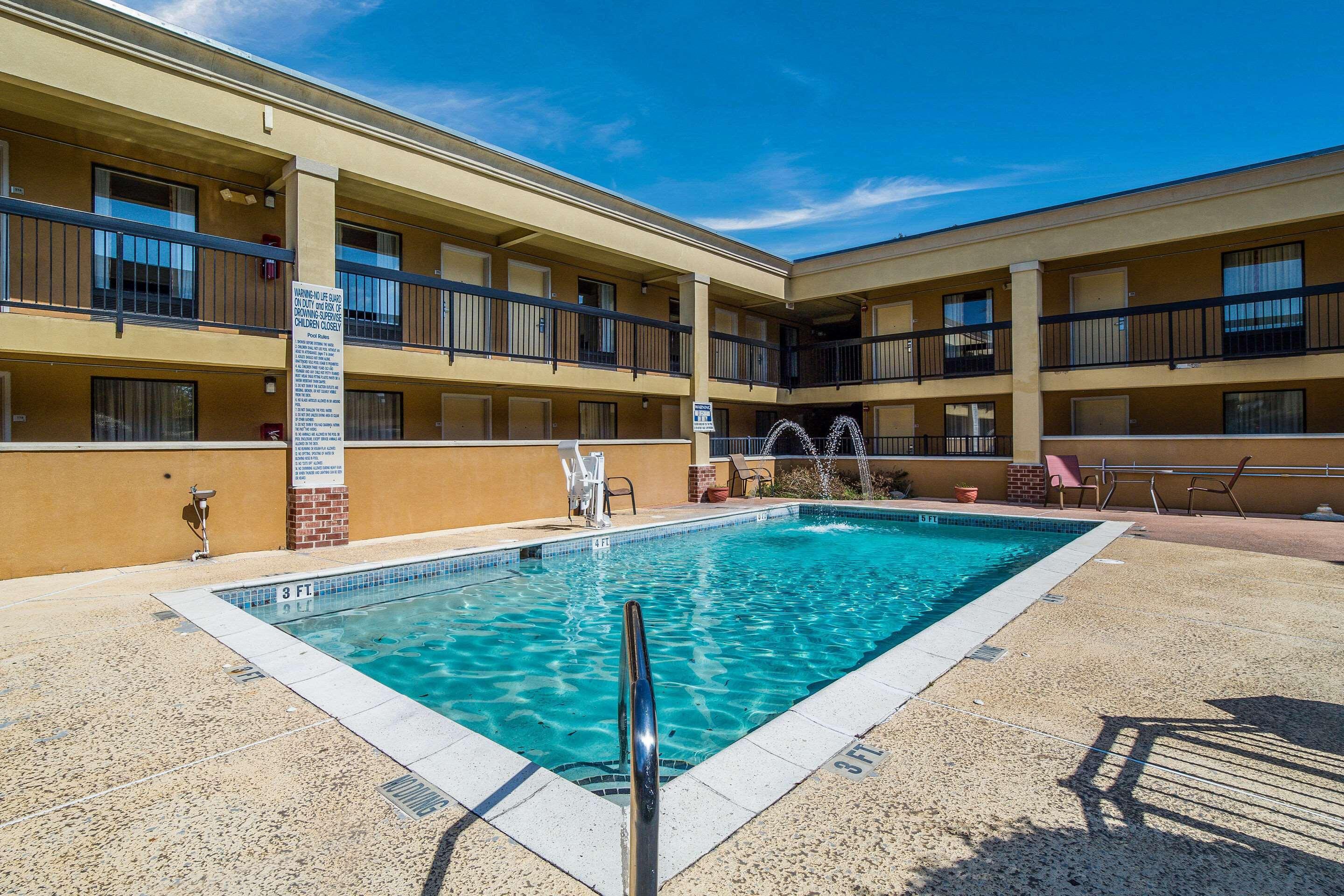 Quality Inn & Suites Conference Center Statesboro Historic District Exterior foto