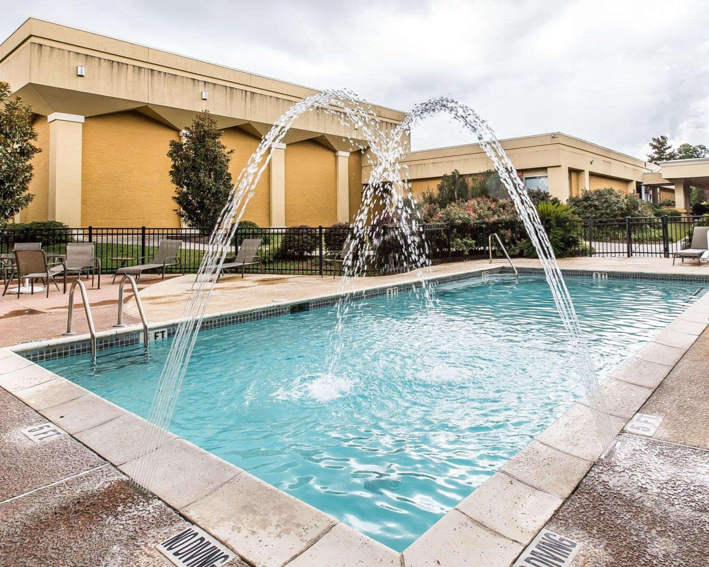 Quality Inn & Suites Conference Center Statesboro Historic District Exterior foto